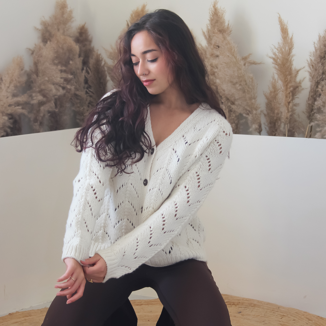 Kaze Woolen Cardigan – Light, Breezy Elegance in Handknitted Wool
